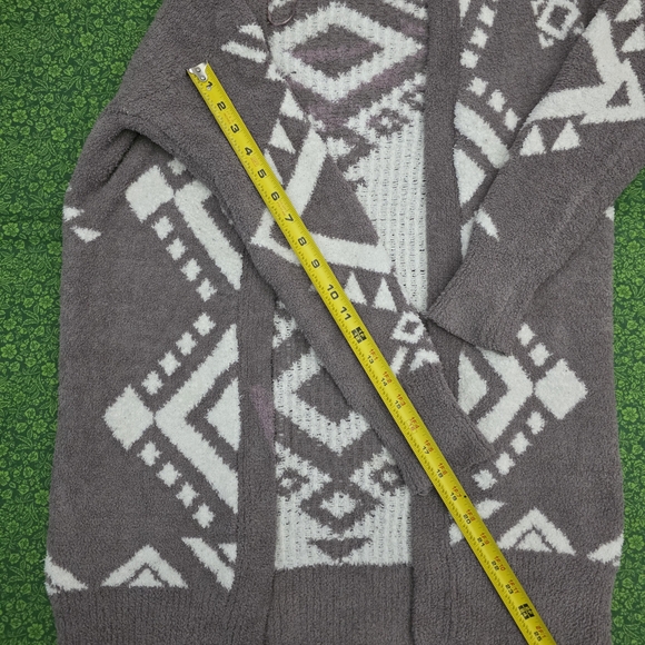 Gray and White Geometric Pattern Men's Sweater - Picture 8 of 11